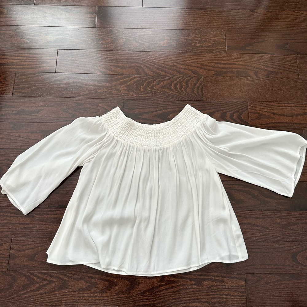 𝅺Talula Off the shoulder Flowy Blouse